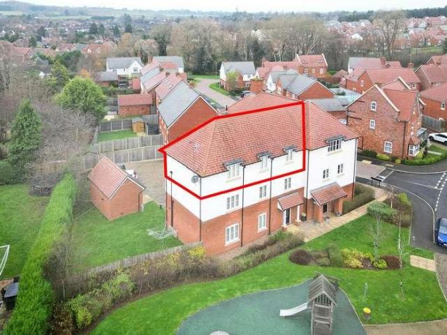 Flat for sale in Bromsgrove, Worcestershire