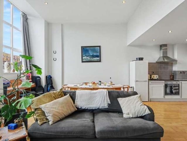 Flat for sale in Georgia, Greater Manchester