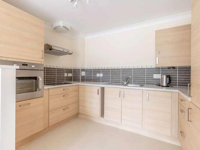 Flat for sale in Slough, Wexham Court