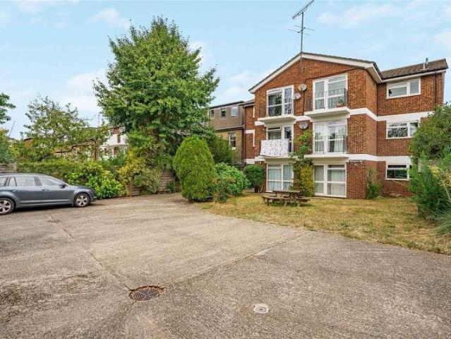 Flat for sale in Norbiton, Greater London