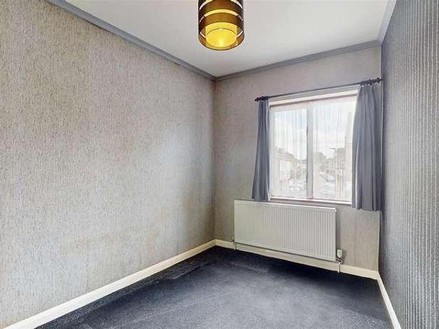 Flat for sale in Isleworth, Spring Grove