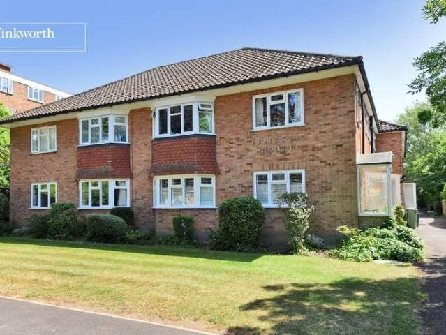 Flat for sale in Wallington, Greater London
