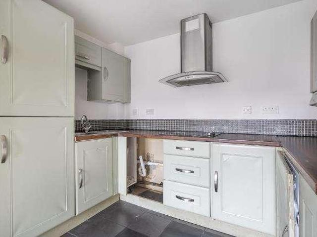 Flat for sale in Aylesbury, Buckinghamshire
