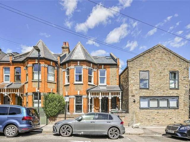 Flat for sale in Harringay, Greater London
