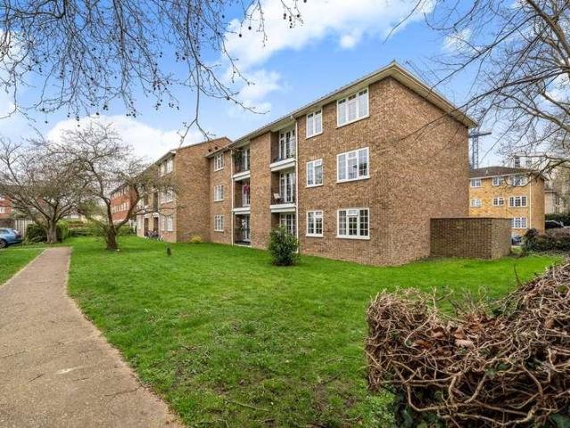 Flat for sale in Birch Green, Lower Halliford