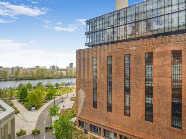 Flat for sale in Battersea, Greater London