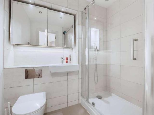 Flat for sale in London Borough of Ealing, Greater London