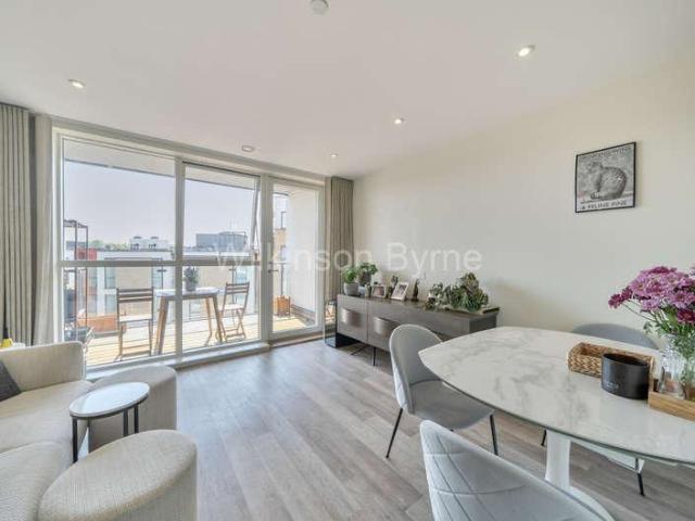 Flat for sale in New Southgate, Greater London