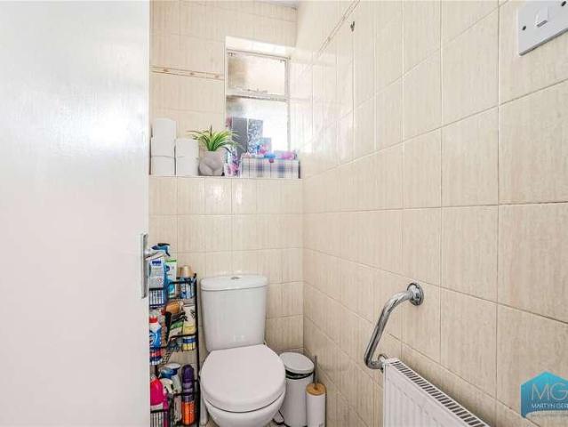 Flat for sale in Hendon, Greater London