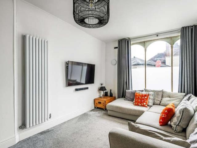 Flat for sale in The Butts, Kent