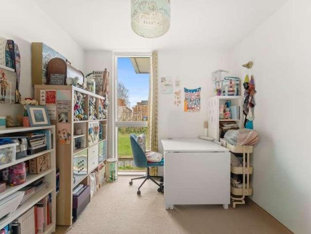 Flat for sale in Hornsey, Greater London