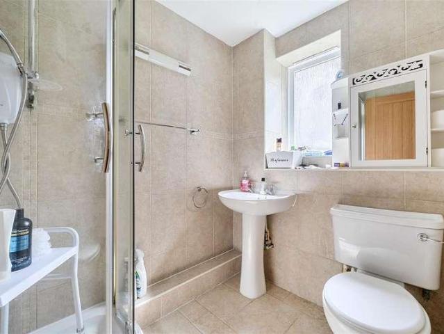 Flat for sale in Crowthorne