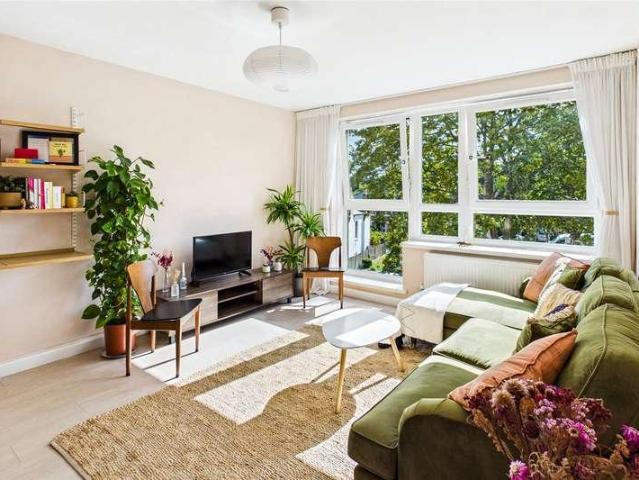 Flat for sale in St Martins Estate, Greater London