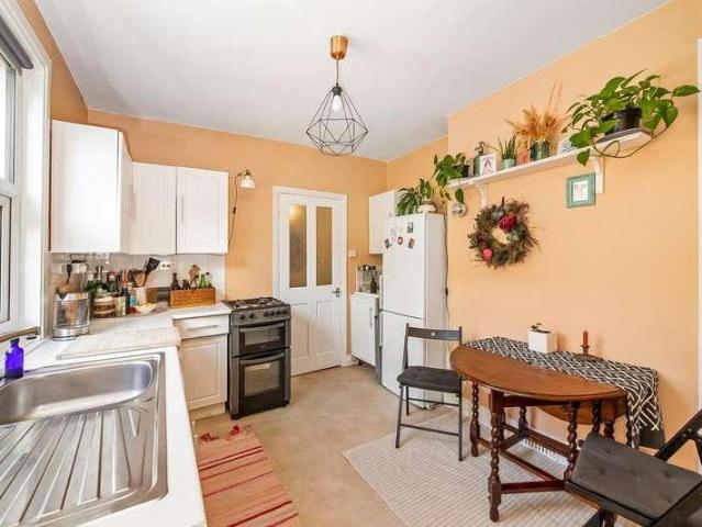 Flat for sale in West Norwood, Greater London