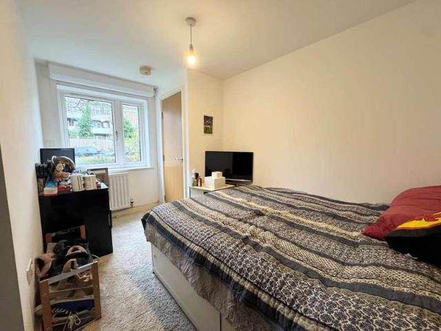 Flat for sale in Elstree and Borehamwood, Borehamwood