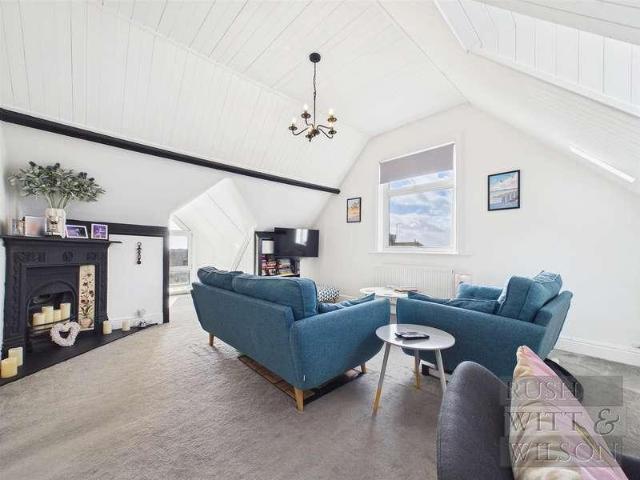 Flat for sale in Battle, Heathlands