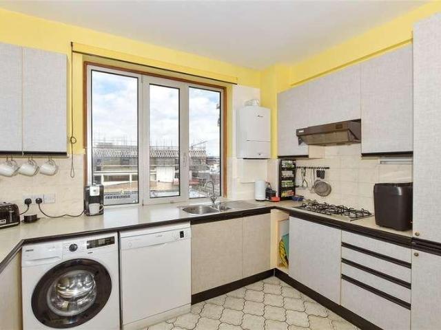 Flat for sale in Worthing, West Sussex