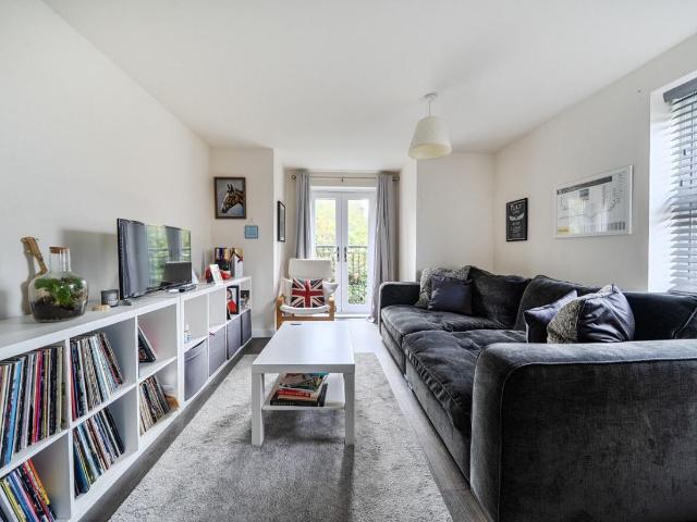 Flat for sale in Barton Stacey, Hampshire