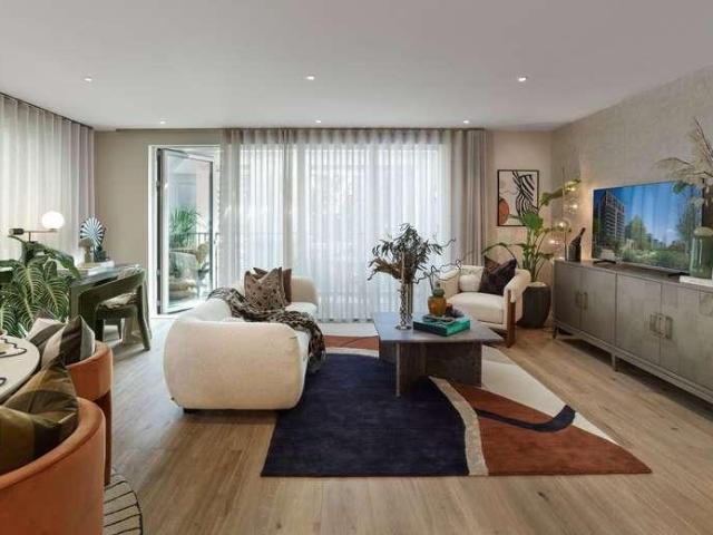 Flat for sale in London Borough of Ealing, Greater London