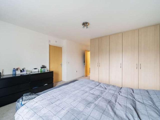 Flat for sale in Little Stanmore, Greater London