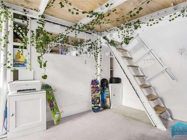 Flat for sale in Muswell Hill, Greater London