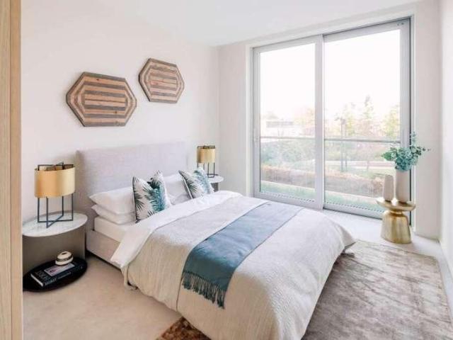 Flat for sale in West Kensington, Greater London