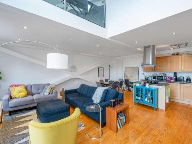 Flat for sale in Bermondsey, Greater London