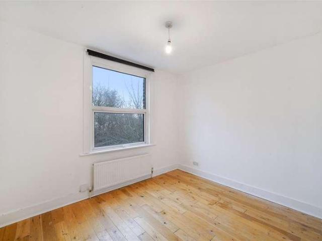 Flat for sale in Harlesden, Greater London