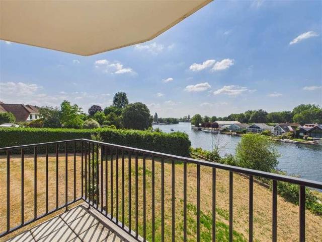 Flat for sale in Blackhills, Surrey