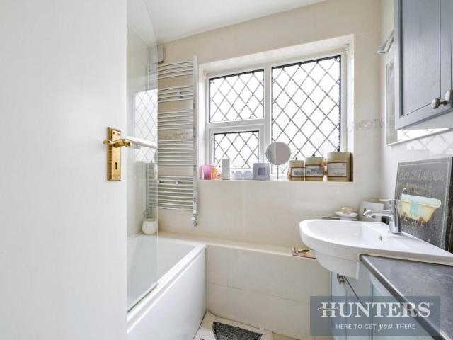 Flat for sale in Stoneleigh, Ewell