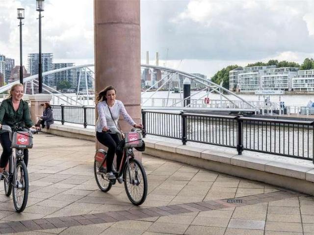 Flat for sale in Vauxhall, Greater London