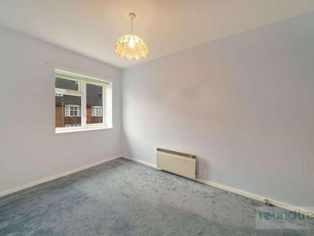Flat for sale in Hendon, Greater London