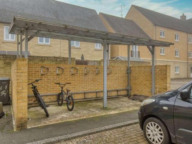 Flat for sale in Cogges, West Oxfordshire