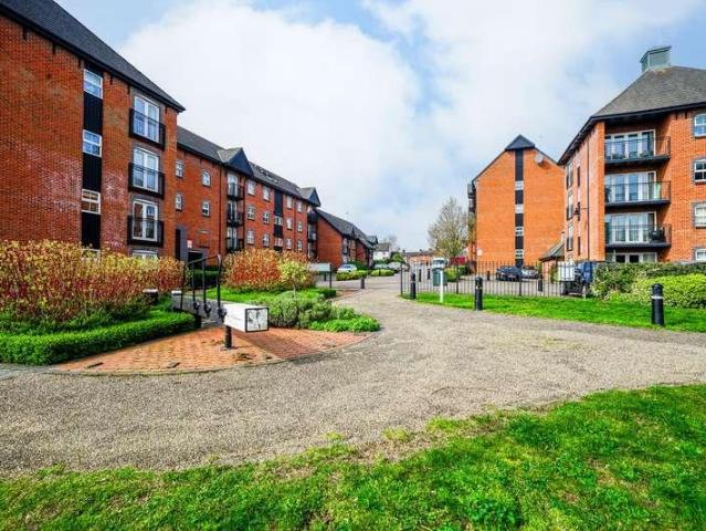 Flat for sale in Leighton-Linslade, Linslade
