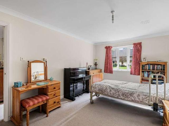 Flat for sale in Bolton Low Houses, Hampshire