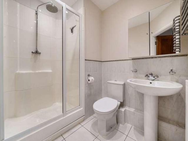 Flat for sale in North Ascot, Ascot