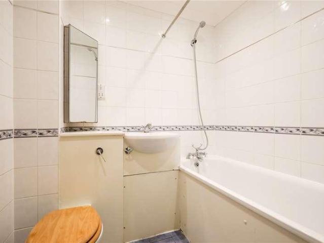 Flat for sale in West Ealing, Greater London