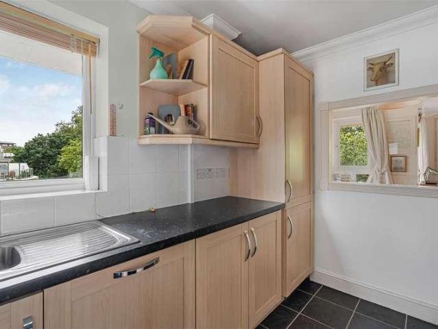 Flat for sale in Norbiton, Greater London