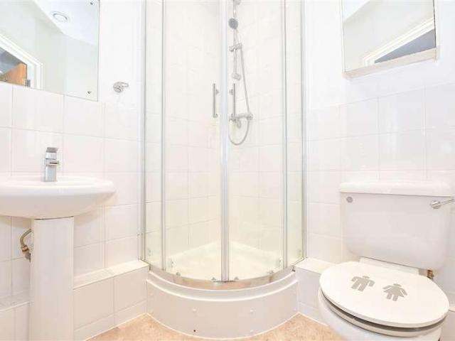 Flat for sale in Midway, Kent