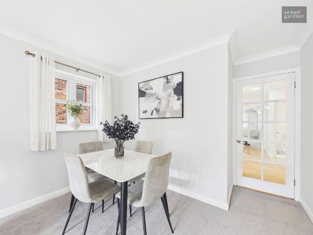 Flat for sale in Heronsgate, Batchworth