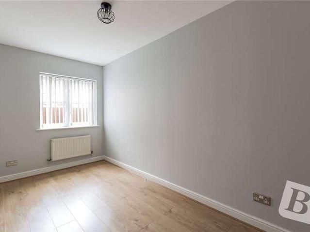 Flat for sale in Upminster, Greater London