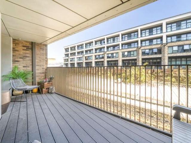 Flat for sale in London Borough of Lewisham, New Cross