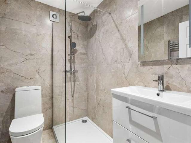 Flat for sale in London Borough of Merton, Collier's Wood
