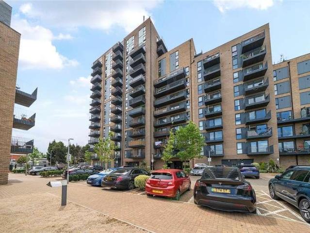 Flat for sale in Harringay, Greater London