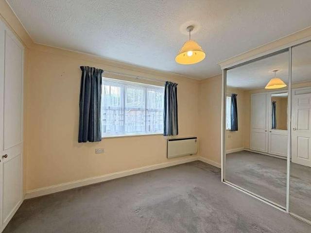 Flat for sale in Tedfold, Horsham