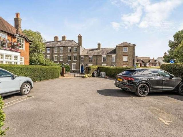 Flat for sale in Salisbury, Wiltshire