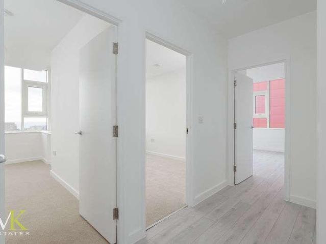 Flat for sale in Lansdowne, Springbourne