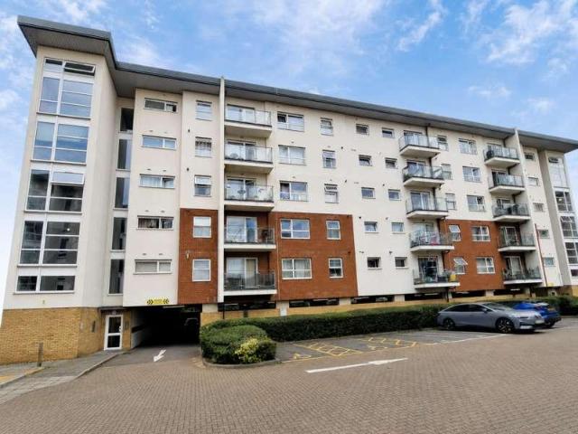 Flat for sale in Hatfield, Fretherne