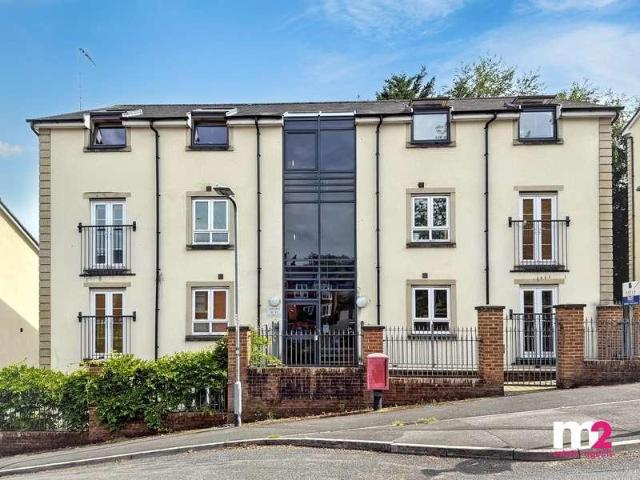 Flat for sale in Allt-yr-yn, Wales