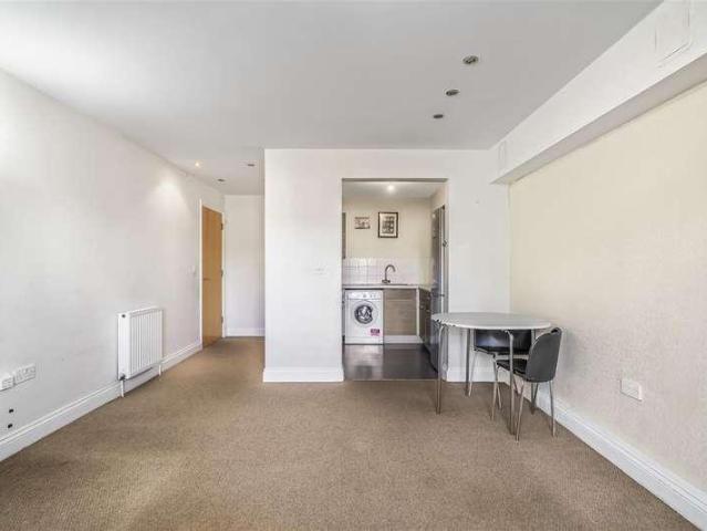 Flat for sale in London Borough of Croydon, Greater London